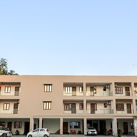 Guru Sadan A Luxe Stay Ayodhya Экстерьер фото