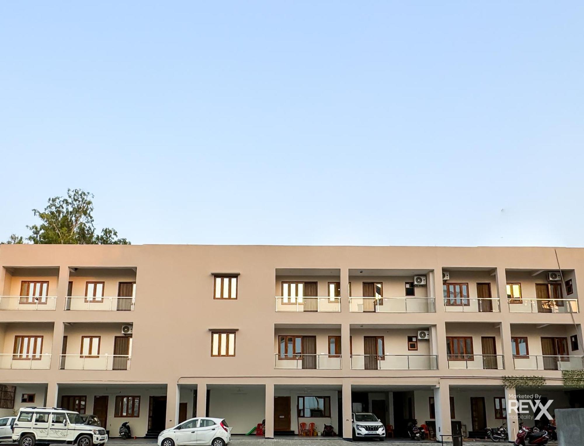 Guru Sadan A Luxe Stay Ayodhya Экстерьер фото