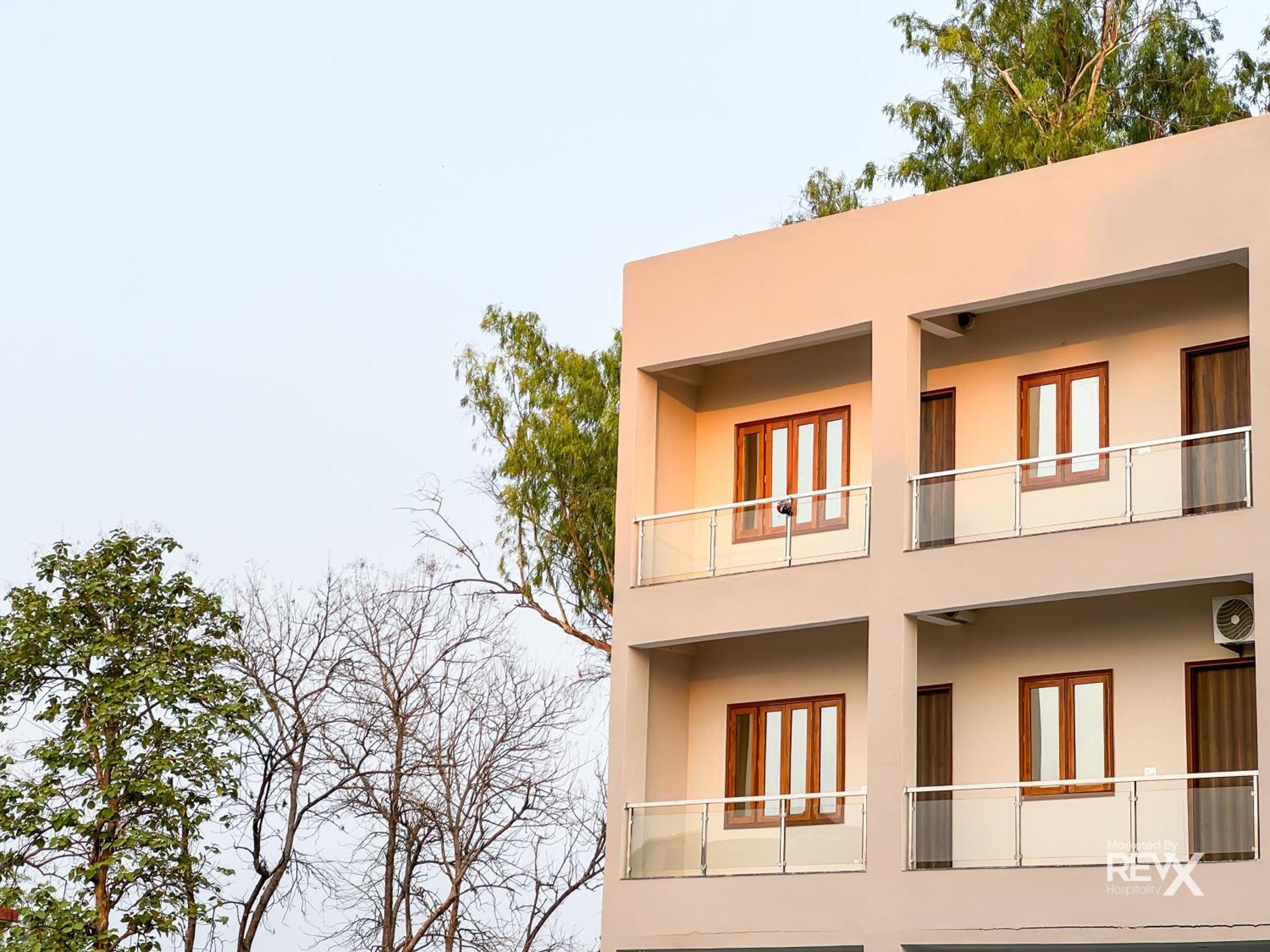 Guru Sadan A Luxe Stay Ayodhya Экстерьер фото
